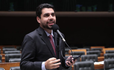 Projeto obriga bancos a oferecerem a clientes idosos validação de transações por pessoa de confiança